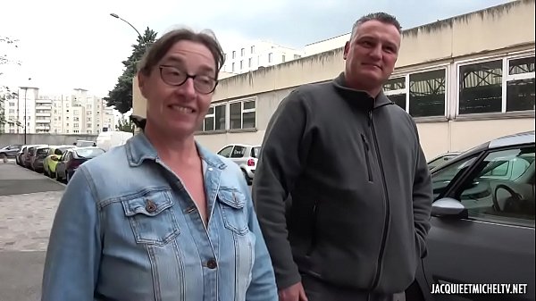 Quatre bites pour Lucie, 45ans !