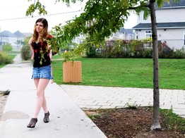 jacquieetmicheltv – Lizzie, 27, sex in the skin!