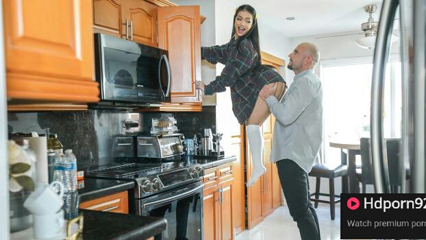 Exxxtra Small – Paisley Paige – The Best Friend