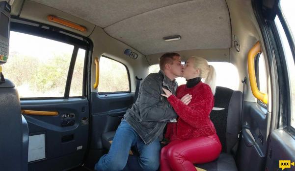 SexInTaxi – Liz Rainbow – A robbed blonde needs a hug and something more