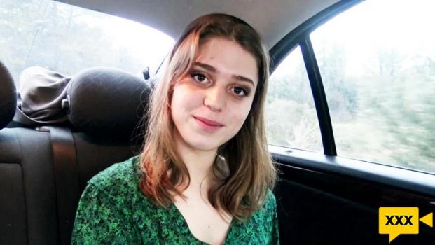 jacquieetmicheltv – Kira, 20, picks up the pace!