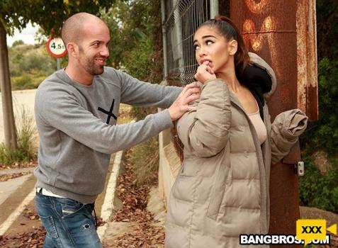 Public Bang – Ginebra Bellucci – Sneaky Public Anal