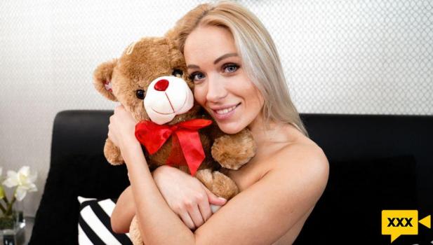 Immoral Live – Angelika Grays – All I Want For Valentine’s Day Is My Stepsister!