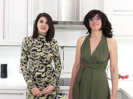 jacquieetmicheltv – Estelle and Alya’s dream foursome!