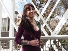jacquieetmicheltv – Elea, 27, came for a change of scenery …