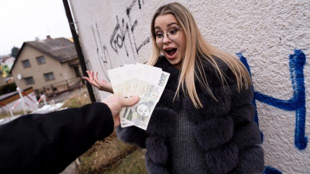 Public Agent – Lucky Bee – Fucking by the Christmas Tree