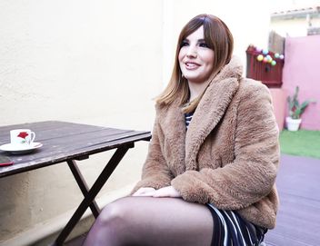 jacquieetmicheltv – We break the routine of Zoé, 25 years old!
