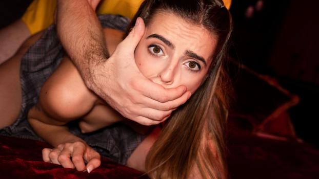 Squirting French Babe Wants Laptop – Alba Lala