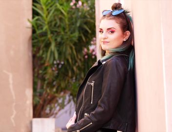 jacquieetmicheltv – Trixy, 21, make-up artist in Bordeaux!