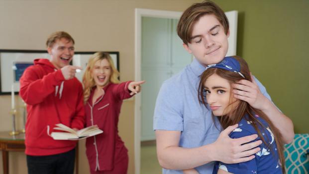 Sis Swap – Minxx Marley & Reese Robbins – Passing First Base