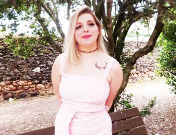 jacquieetmicheltv – Matylde, 19, has fire in her legs!