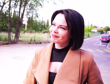 jacquieetmicheltv – Lydie, 25 years old, veterinary assistant!