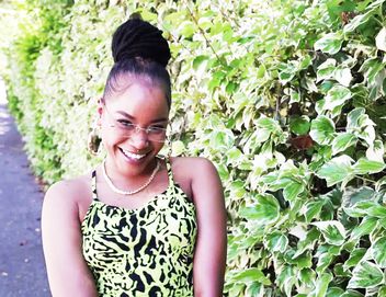 jacquieetmicheltv – Nathou, 23, is doing some crazy things!