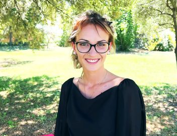 jacquieetmicheltv – Maddy, 24 years old, discreet but shameless Alsatian!