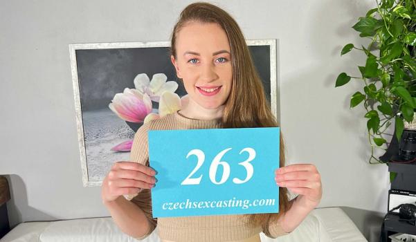 CzechSexCasting – Emma Fantazy – Horny photographer loves new faces – E263