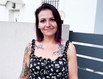 jacquieetmicheltv – Vick, 25 years old, chef!