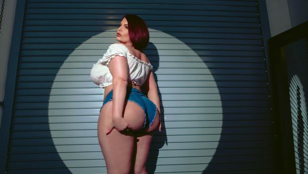 Pawged ​- MILF PAWG Spotlight On Jessica Jax