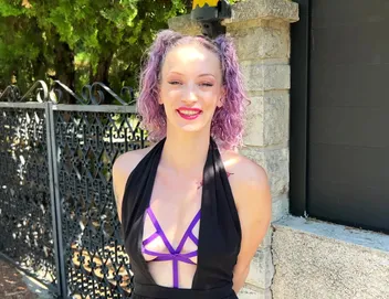 jacquieetmicheltv – Stella, 24 years old, always at her own pace…