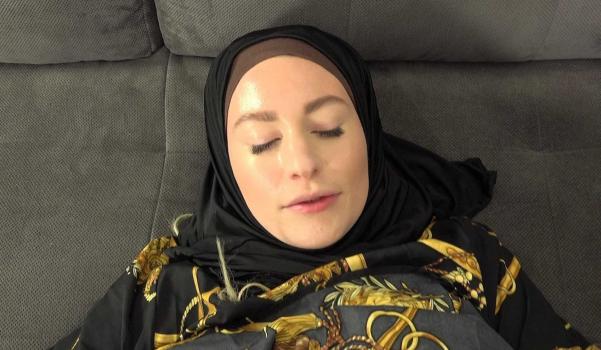 SexWithMuslims – Lauren Black ​- Lazy babe in hijab gets hardcore penetration – E223