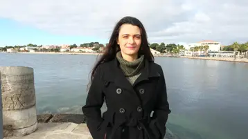 jacquieetmicheltv – Marina, 28 years old, looking for warmth!