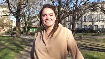 jacquieetmicheltv – In Bordeaux with Lou, 20 years old, a breathtaking physique!