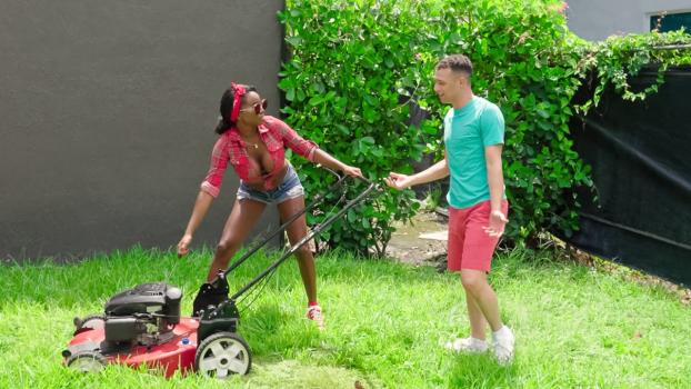 MilfHunter – Naomi Foxxx - Helping Out My MILF Neighbor