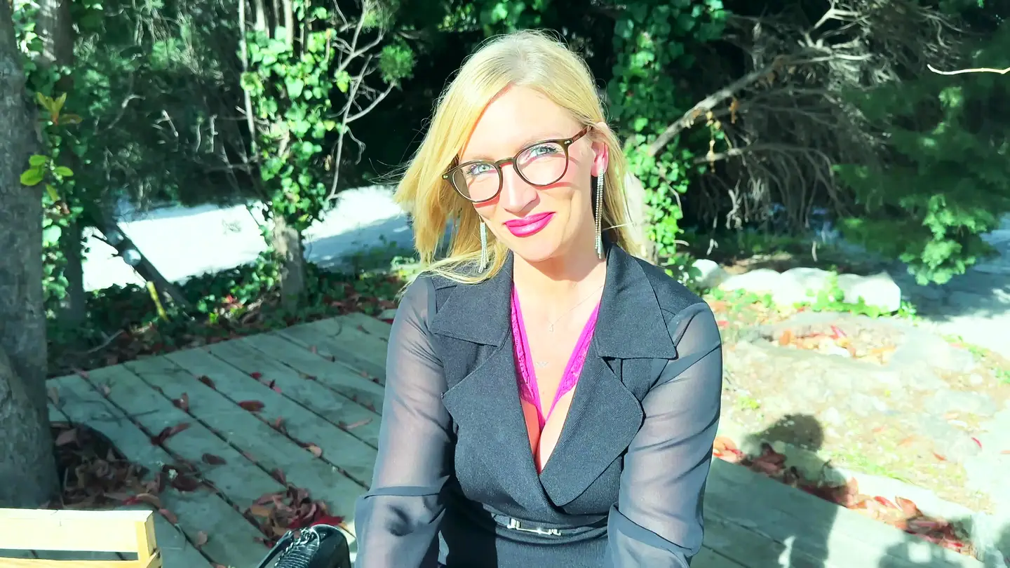 jacquieetmicheltv – Irina, 26, executive assistant!