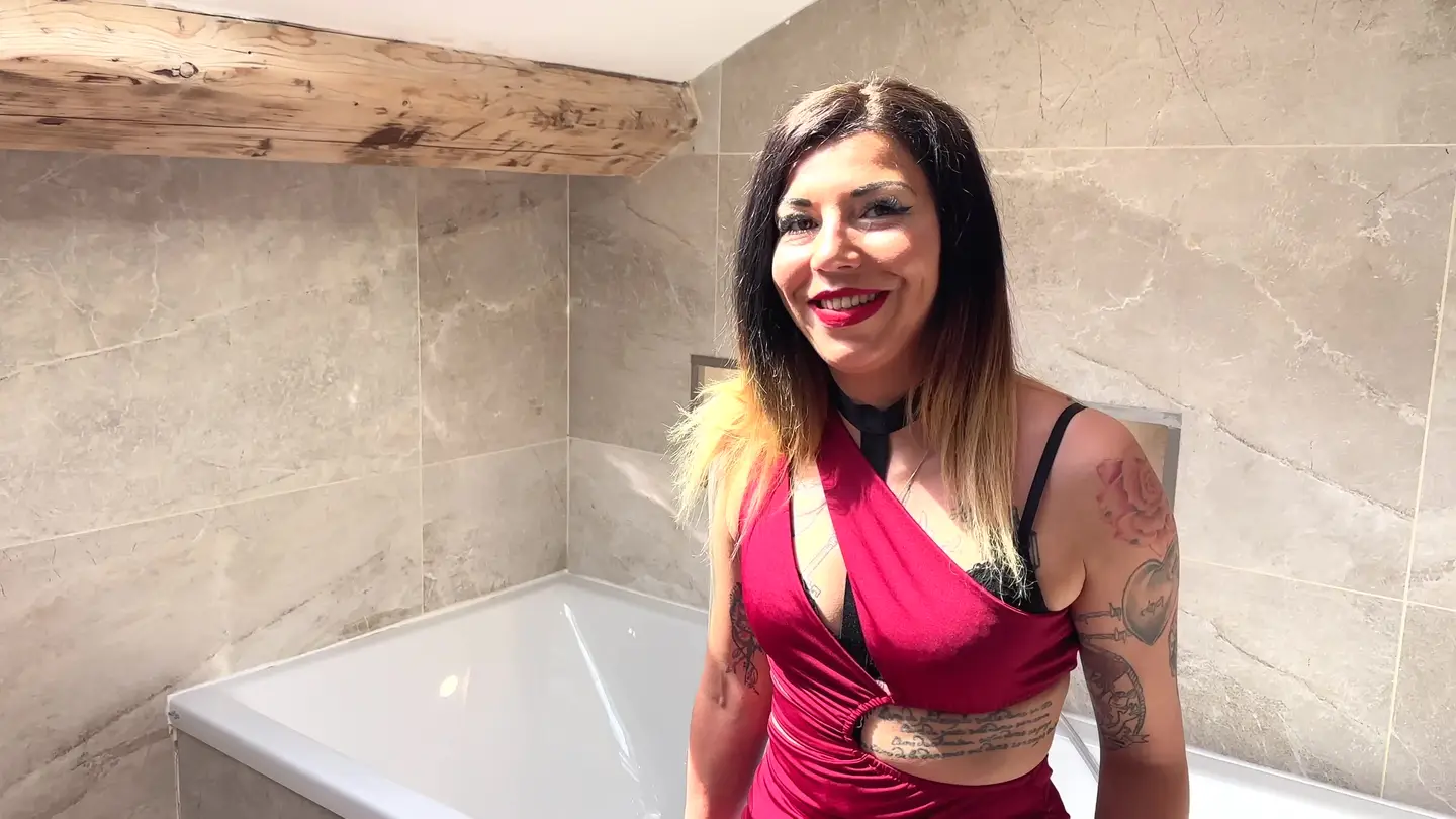 jacquieetmicheltv – Gwen had been waiting for this orgy for a long time!