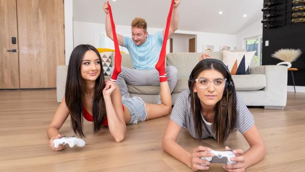 HotGirlsGame – Eliza Ibarra – Fucking Gamer Roomies BF