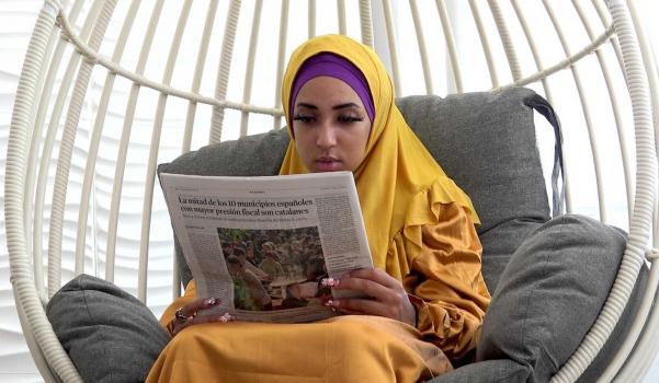 SexWithMuslims – Luna Black X – Tired wife in hijab gets sexual energy