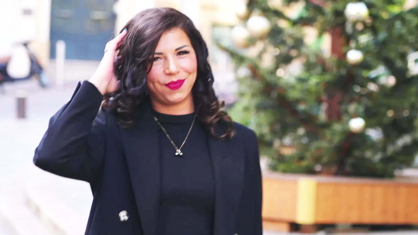 jacquieetmicheltv – Gwen, 27 years old, an early Christmas present!