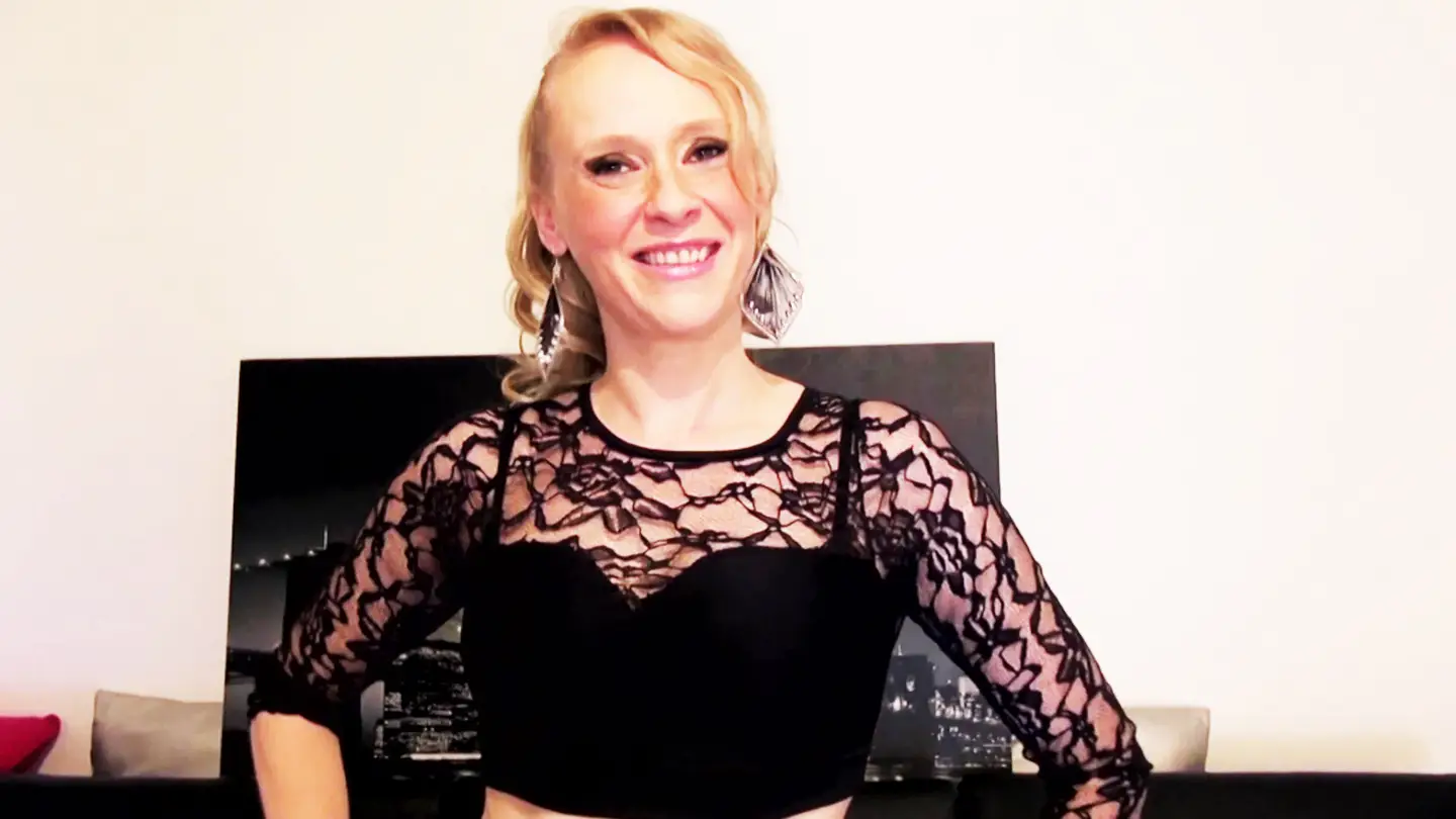 jacquieetmicheltv – Angie, 40, throws herself into total lust!