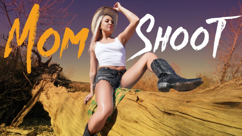 MomShoot – Heather Hendrix – A Cowgirl in Distress