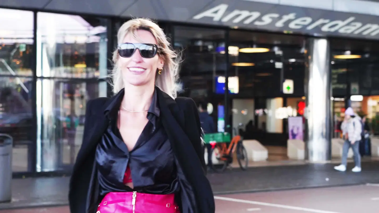 jacquieetmicheltv – Anouk, the anal fuck of an exalted psychologist!