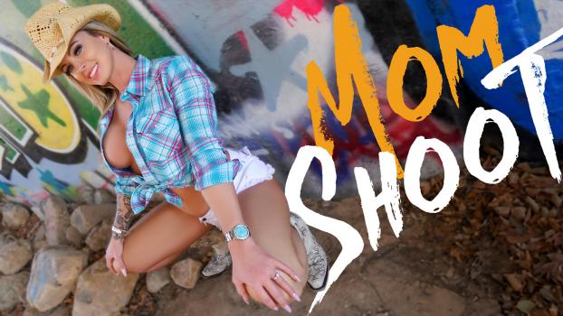 MomShoot – Sweet Vickie – A Change Of Plans