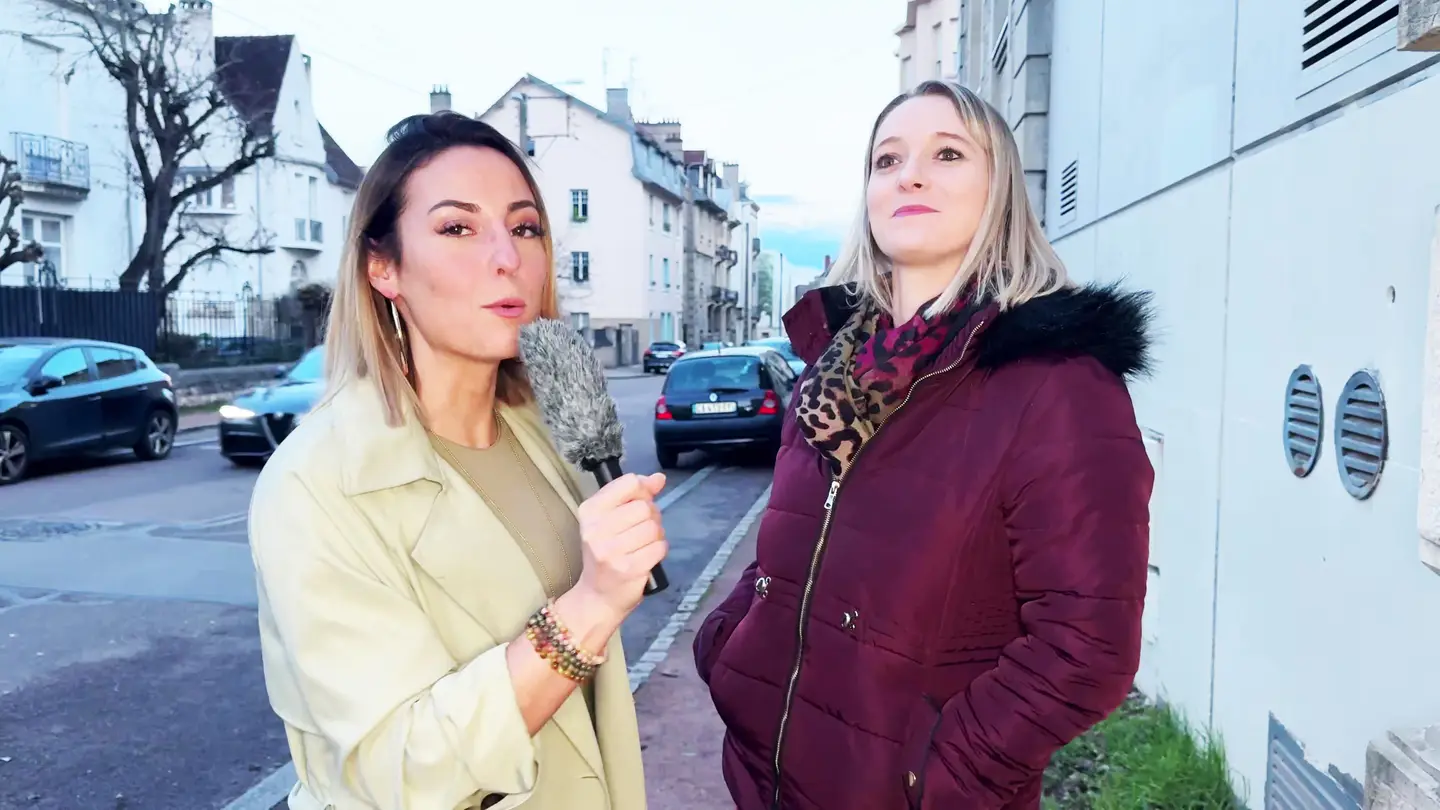 jacquieetmicheltv – Kelly and Pam throw themselves into the unknown!