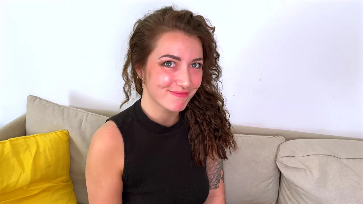 jacquieetmicheltv – Livia, 27, seeks authenticity!