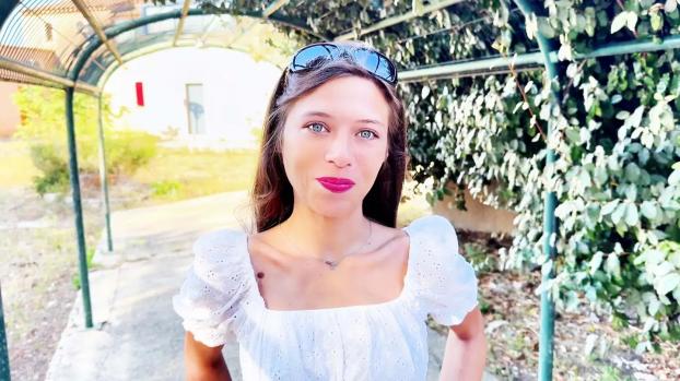 jacquieetmicheltv – Lolita, 25 years old, from Bordeaux!