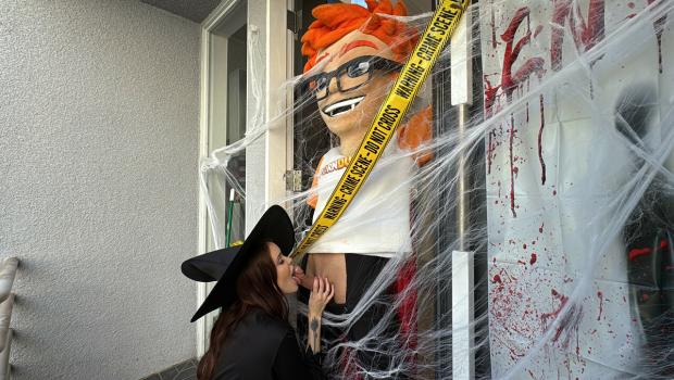 PornDudeCasting – Sexy Witch Chloe Foxxe Puts a Spell on Porn Dude