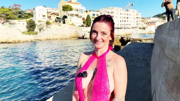 jacquieetmicheltv – Paola is definitely not cold at all!