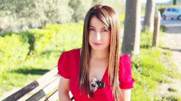 jacquieetmicheltv – Paola, 25 years old, human resources manager in Lyon!