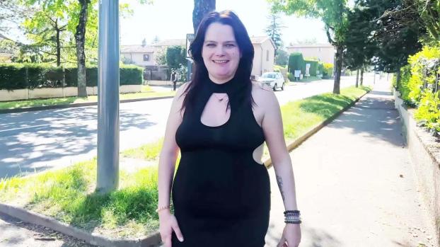 jacquieetmicheltv – Aurélie, 25 years old, cleaning lady in Lyon!