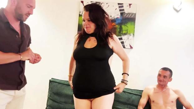 jacquieetmicheltv – Aurelie’s gift is very hardcore!